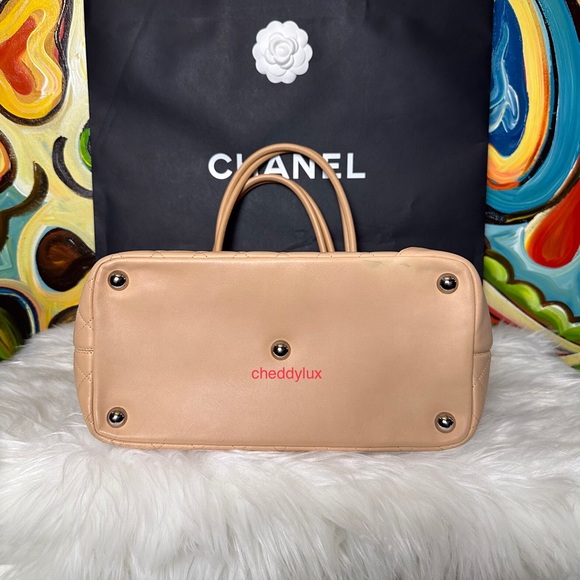 ๐๐ป๐๐ฉAuthentic CHANEL Beige Quilted Lambskin Leather Cambon Tote Bag. - Picture 6 of 17